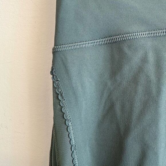 Lululemon Sun Setter Crop Leggings 17" Mesh Scalloped Trim Size 4 Dark Forest - Picture 6 of 10